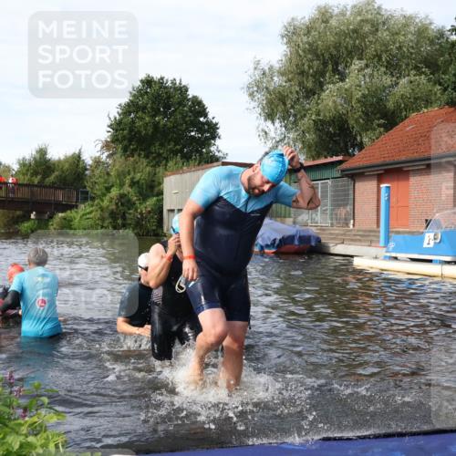 31.08.2025 - Elbe Triathlon Hamburg Luisa Fischer http://msf.ph/oto/8684231 31.08.2025 10:23:18 Schwimmen 1113, 1135, 1159, 1166, 1222, 1236 meine-sportfotos.de