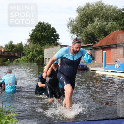 31.08.2025 - Elbe Triathlon Hamburg Luisa Fischer http://msf.ph/oto/8684232 31.08.2025 10:23:19 Schwimmen 1113, 1135, 1159, 1166, 1222, 1236 meine-sportfotos.de