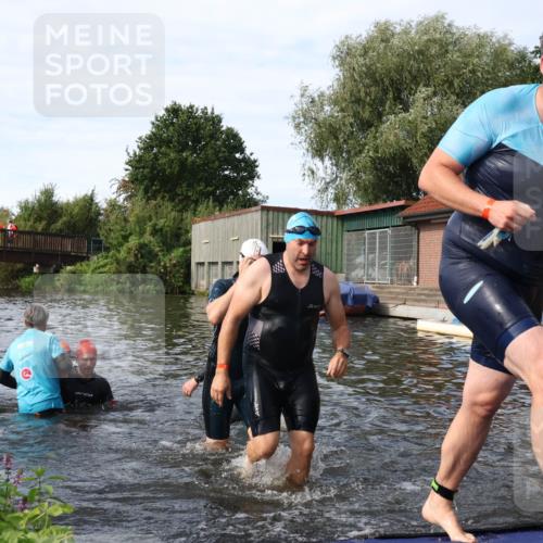 31.08.2025 - Elbe Triathlon Hamburg Luisa Fischer http://msf.ph/oto/8684237 31.08.2025 10:23:20 Schwimmen 1113, 1135, 1159, 1166, 1236 meine-sportfotos.de