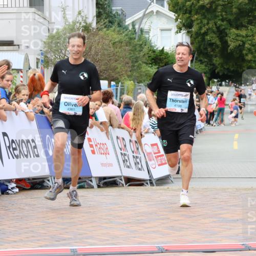 31.08.2025 - 21. Blankeneser Heldenlauf Strokosch-Dieckow http://msf.ph/oto/8684241 31.08.2025 12:03:05 Ziel 4067, 4361, 4198 meine-sportfotos.de