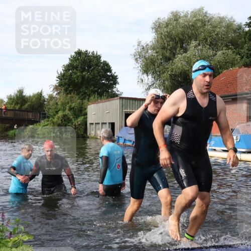 31.08.2025 - Elbe Triathlon Hamburg Luisa Fischer http://msf.ph/oto/8684243 31.08.2025 10:23:21 Schwimmen 1113, 1135, 1159, 1166, 1178, 1236 meine-sportfotos.de