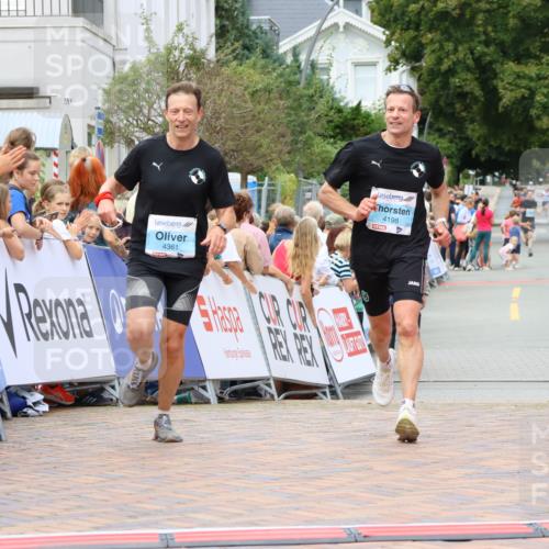 31.08.2025 - 21. Blankeneser Heldenlauf Strokosch-Dieckow http://msf.ph/oto/8684248 31.08.2025 12:03:05 Ziel 4067, 4361, 4198 meine-sportfotos.de