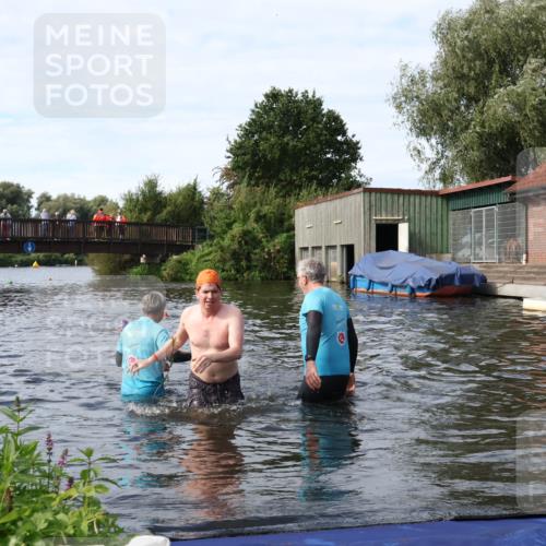 31.08.2025 - Elbe Triathlon Hamburg Luisa Fischer http://msf.ph/oto/8684266 31.08.2025 10:23:40 Schwimmen 1124 meine-sportfotos.de