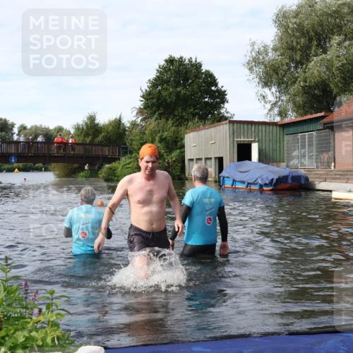 31.08.2025 - Elbe Triathlon Hamburg Luisa Fischer http://msf.ph/oto/8684270 31.08.2025 10:23:41 Schwimmen 1124 meine-sportfotos.de