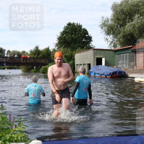 31.08.2025 - Elbe Triathlon Hamburg Luisa Fischer http://msf.ph/oto/8684273 31.08.2025 10:23:41 Schwimmen 1124 meine-sportfotos.de