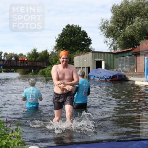 31.08.2025 - Elbe Triathlon Hamburg Luisa Fischer http://msf.ph/oto/8684274 31.08.2025 10:23:42 Schwimmen 1124 meine-sportfotos.de
