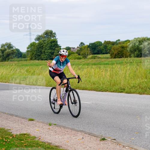 31.08.2025 - Elbe Triathlon Hamburg Michael Burmester http://msf.ph/oto/8684281 31.08.2025 11:19:23 Radfahren 1466, 1467, 1567 meine-sportfotos.de