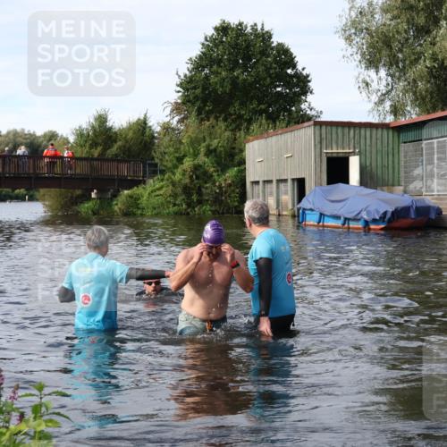 31.08.2025 - Elbe Triathlon Hamburg Luisa Fischer http://msf.ph/oto/8684283 31.08.2025 10:23:55 Schwimmen 1199 meine-sportfotos.de