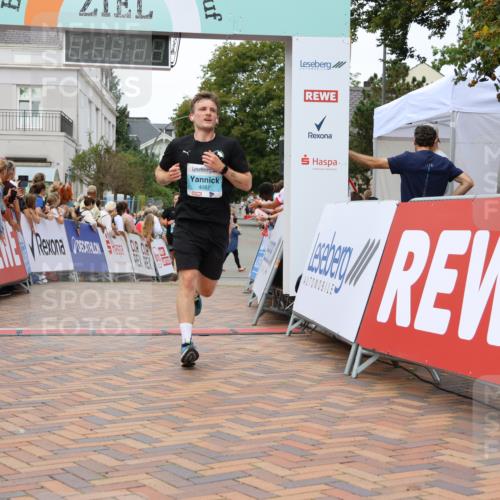 31.08.2025 - 21. Blankeneser Heldenlauf Strokosch-Dieckow http://msf.ph/oto/8684286 31.08.2025 12:03:02 Ziel 4067, 4361, 4198 meine-sportfotos.de