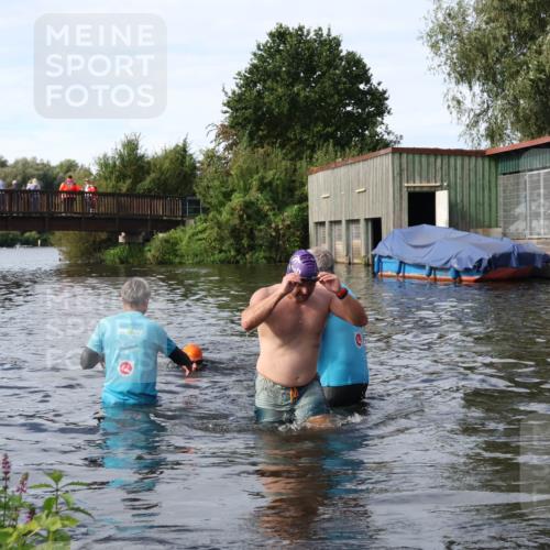 31.08.2025 - Elbe Triathlon Hamburg Luisa Fischer http://msf.ph/oto/8684287 31.08.2025 10:23:55 Schwimmen 1199 meine-sportfotos.de