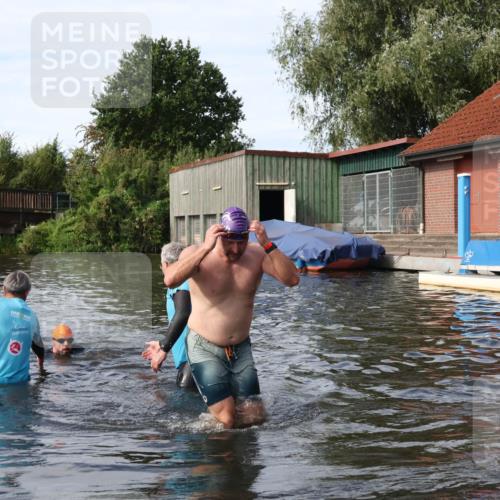 31.08.2025 - Elbe Triathlon Hamburg Luisa Fischer http://msf.ph/oto/8684290 31.08.2025 10:23:56 Schwimmen 1194, 1199 meine-sportfotos.de