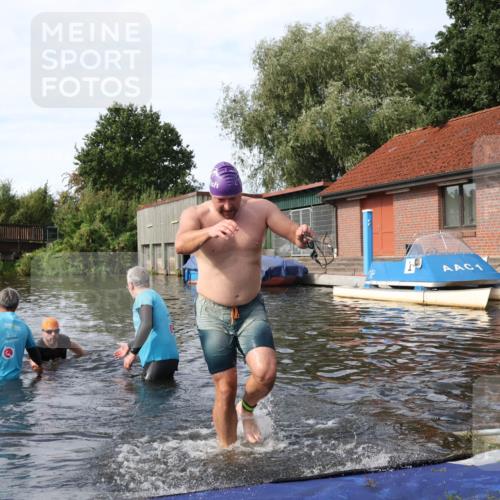 31.08.2025 - Elbe Triathlon Hamburg Luisa Fischer http://msf.ph/oto/8684297 31.08.2025 10:23:58 Schwimmen 1194, 1199 meine-sportfotos.de