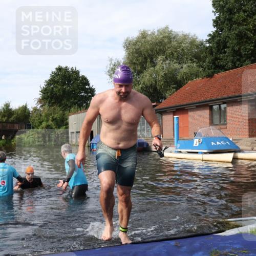 31.08.2025 - Elbe Triathlon Hamburg Luisa Fischer http://msf.ph/oto/8684299 31.08.2025 10:23:58 Schwimmen 1194, 1199 meine-sportfotos.de