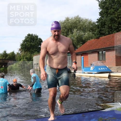 31.08.2025 - Elbe Triathlon Hamburg Luisa Fischer http://msf.ph/oto/8684302 31.08.2025 10:23:59 Schwimmen 1194, 1199 meine-sportfotos.de