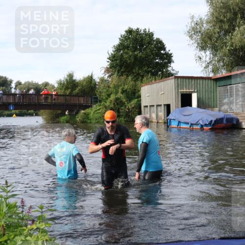 31.08.2025 - Elbe Triathlon Hamburg Luisa Fischer http://msf.ph/oto/8684305 31.08.2025 10:24:01 Schwimmen 1194, 1199 meine-sportfotos.de