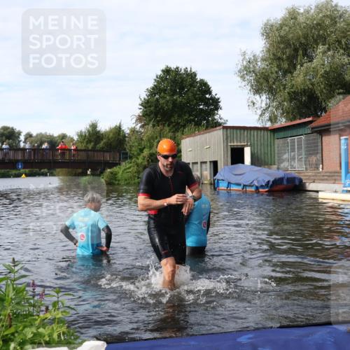 31.08.2025 - Elbe Triathlon Hamburg Luisa Fischer http://msf.ph/oto/8684312 31.08.2025 10:24:02 Schwimmen 1194, 1199 meine-sportfotos.de