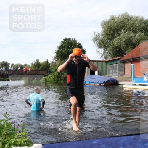 31.08.2025 - Elbe Triathlon Hamburg Luisa Fischer http://msf.ph/oto/8684317 31.08.2025 10:24:03 Schwimmen 1194, 1199 meine-sportfotos.de