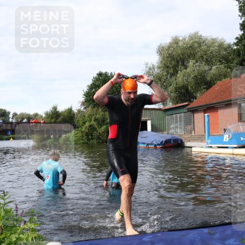 31.08.2025 - Elbe Triathlon Hamburg Luisa Fischer http://msf.ph/oto/8684318 31.08.2025 10:24:03 Schwimmen 1194, 1199 meine-sportfotos.de
