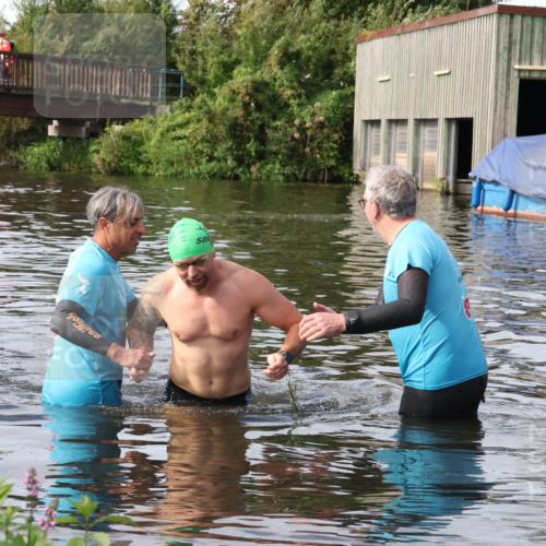 31.08.2025 - Elbe Triathlon Hamburg Luisa Fischer http://msf.ph/oto/8684323 31.08.2025 10:24:56 Schwimmen 1201 meine-sportfotos.de