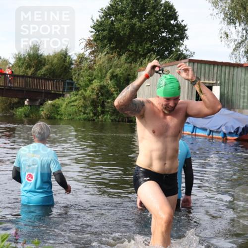 31.08.2025 - Elbe Triathlon Hamburg Luisa Fischer http://msf.ph/oto/8684333 31.08.2025 10:24:58 Schwimmen 1201 meine-sportfotos.de