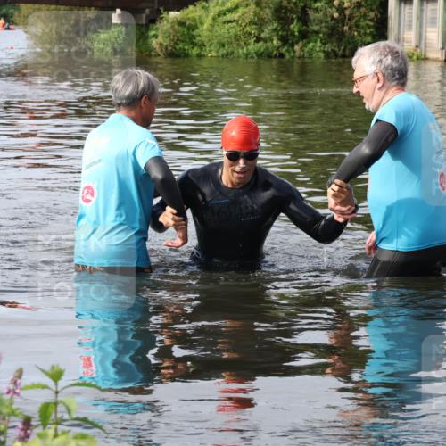 31.08.2025 - Elbe Triathlon Hamburg Luisa Fischer http://msf.ph/oto/8684334 31.08.2025 10:25:11 Schwimmen 1207 meine-sportfotos.de