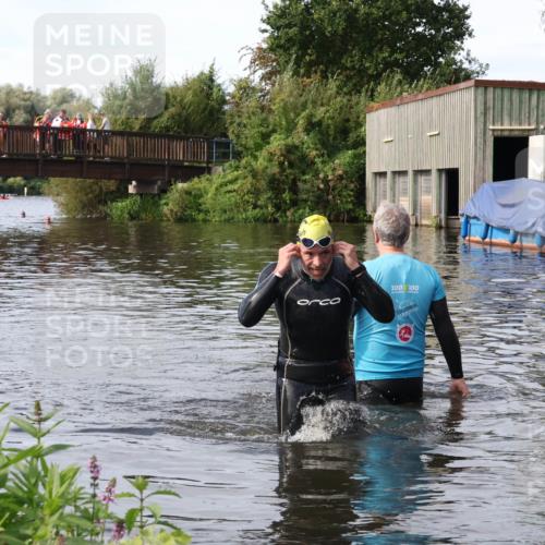 31.08.2025 - Elbe Triathlon Hamburg Luisa Fischer http://msf.ph/oto/8684370 31.08.2025 10:25:42 Schwimmen 1192 meine-sportfotos.de