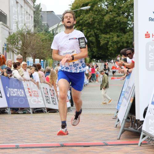 31.08.2025 - 21. Blankeneser Heldenlauf Strokosch-Dieckow http://msf.ph/oto/8684375 31.08.2025 12:02:49 Ziel 5376, 4425 meine-sportfotos.de