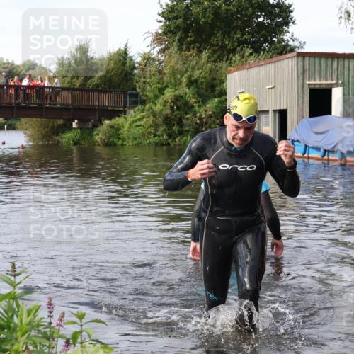 31.08.2025 - Elbe Triathlon Hamburg Luisa Fischer http://msf.ph/oto/8684376 31.08.2025 10:25:43 Schwimmen 1192 meine-sportfotos.de