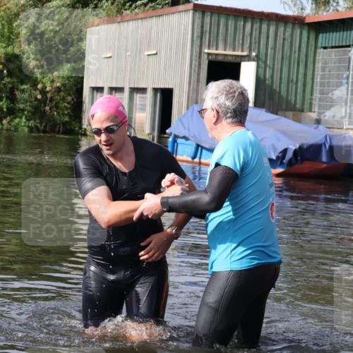 31.08.2025 - Elbe Triathlon Hamburg Luisa Fischer http://msf.ph/oto/8684378 31.08.2025 10:27:07 Schwimmen 1154 meine-sportfotos.de