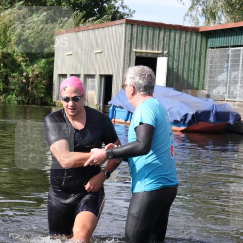 31.08.2025 - Elbe Triathlon Hamburg Luisa Fischer http://msf.ph/oto/8684379 31.08.2025 10:27:08 Schwimmen 1154 meine-sportfotos.de