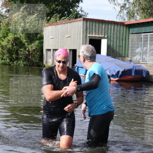 31.08.2025 - Elbe Triathlon Hamburg Luisa Fischer http://msf.ph/oto/8684380 31.08.2025 10:27:08 Schwimmen 1154 meine-sportfotos.de