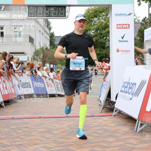31.08.2025 - 21. Blankeneser Heldenlauf Strokosch-Dieckow http://msf.ph/oto/8684383 31.08.2025 12:02:47 Ziel 5376, 4288, 4425 meine-sportfotos.de