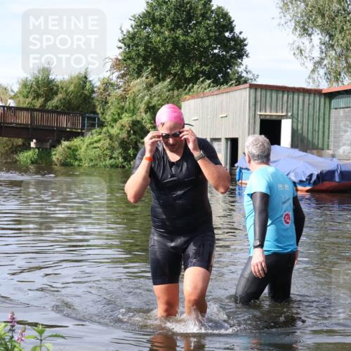 31.08.2025 - Elbe Triathlon Hamburg Luisa Fischer http://msf.ph/oto/8684385 31.08.2025 10:27:09 Schwimmen 1154 meine-sportfotos.de