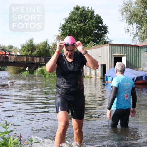 31.08.2025 - Elbe Triathlon Hamburg Luisa Fischer http://msf.ph/oto/8684390 31.08.2025 10:27:10 Schwimmen 1154 meine-sportfotos.de