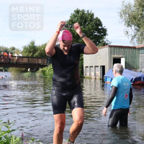 31.08.2025 - Elbe Triathlon Hamburg Luisa Fischer http://msf.ph/oto/8684392 31.08.2025 10:27:10 Schwimmen 1154 meine-sportfotos.de