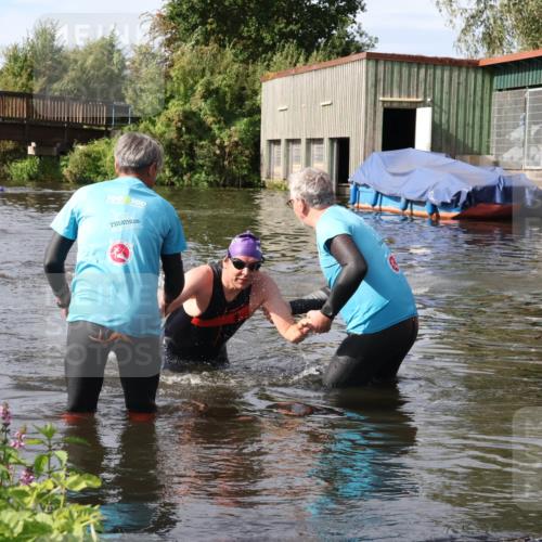 31.08.2025 - Elbe Triathlon Hamburg Luisa Fischer http://msf.ph/oto/8684393 31.08.2025 10:27:27 Schwimmen 1122, 1304 meine-sportfotos.de