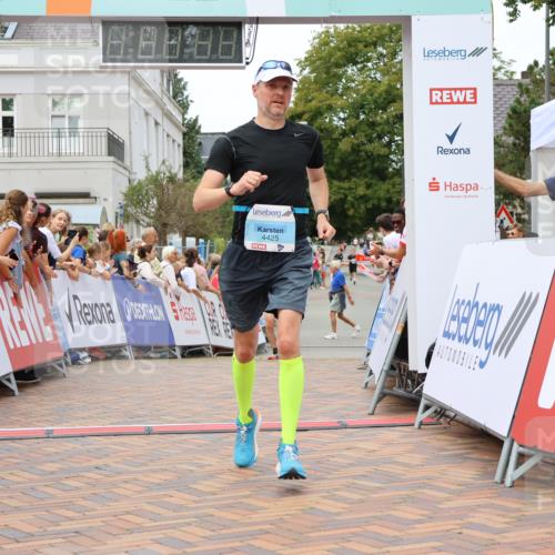 31.08.2025 - 21. Blankeneser Heldenlauf Strokosch-Dieckow http://msf.ph/oto/8684396 31.08.2025 12:02:46 Ziel 5376, 4288, 4425 meine-sportfotos.de