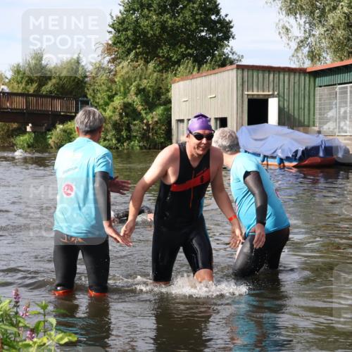 31.08.2025 - Elbe Triathlon Hamburg Luisa Fischer http://msf.ph/oto/8684399 31.08.2025 10:27:28 Schwimmen 1122, 1304 meine-sportfotos.de