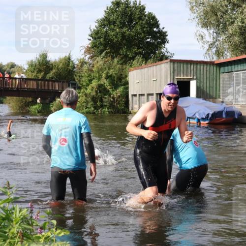 31.08.2025 - Elbe Triathlon Hamburg Luisa Fischer http://msf.ph/oto/8684400 31.08.2025 10:27:28 Schwimmen 1122, 1304 meine-sportfotos.de
