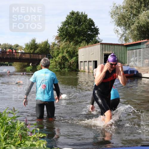 31.08.2025 - Elbe Triathlon Hamburg Luisa Fischer http://msf.ph/oto/8684401 31.08.2025 10:27:29 Schwimmen 1122, 1304 meine-sportfotos.de