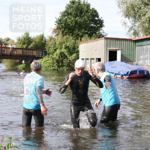 31.08.2025 - Elbe Triathlon Hamburg Luisa Fischer http://msf.ph/oto/8684407 31.08.2025 10:27:34 Schwimmen 1122, 1291, 1304 meine-sportfotos.de