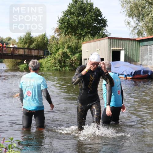31.08.2025 - Elbe Triathlon Hamburg Luisa Fischer http://msf.ph/oto/8684408 31.08.2025 10:27:34 Schwimmen 1122, 1291, 1304 meine-sportfotos.de