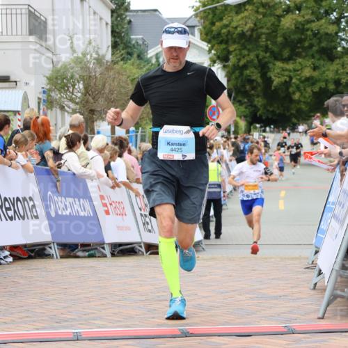 31.08.2025 - 21. Blankeneser Heldenlauf Strokosch-Dieckow http://msf.ph/oto/8684411 31.08.2025 12:02:45 Ziel 5376, 4288, 4425 meine-sportfotos.de