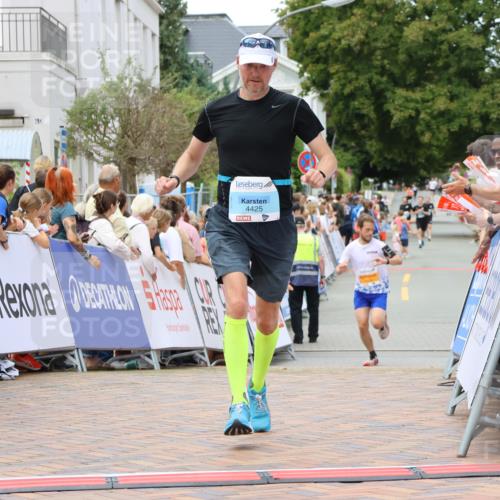 31.08.2025 - 21. Blankeneser Heldenlauf Strokosch-Dieckow http://msf.ph/oto/8684424 31.08.2025 12:02:45 Ziel 5376, 4288, 4425 meine-sportfotos.de