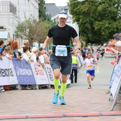 31.08.2025 - 21. Blankeneser Heldenlauf Strokosch-Dieckow http://msf.ph/oto/8684432 31.08.2025 12:02:45 Ziel 5376, 4288, 4425 meine-sportfotos.de