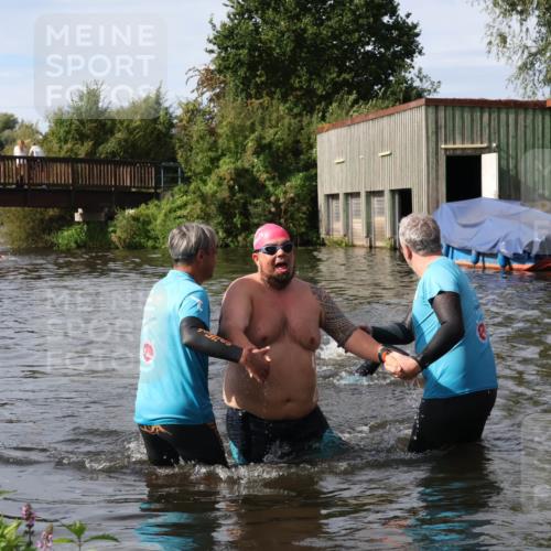 31.08.2025 - Elbe Triathlon Hamburg Luisa Fischer http://msf.ph/oto/8684463 31.08.2025 10:28:38 Schwimmen 1172, 1272 meine-sportfotos.de