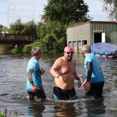 31.08.2025 - Elbe Triathlon Hamburg Luisa Fischer http://msf.ph/oto/8684465 31.08.2025 10:28:39 Schwimmen 1172, 1272 meine-sportfotos.de