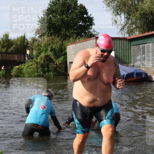 31.08.2025 - Elbe Triathlon Hamburg Luisa Fischer http://msf.ph/oto/8684475 31.08.2025 10:28:41 Schwimmen 1172, 1272 meine-sportfotos.de