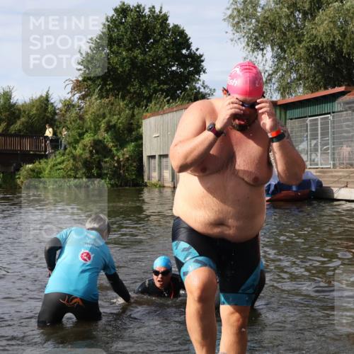 31.08.2025 - Elbe Triathlon Hamburg Luisa Fischer http://msf.ph/oto/8684478 31.08.2025 10:28:41 Schwimmen 1172, 1272 meine-sportfotos.de