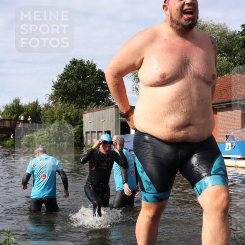 31.08.2025 - Elbe Triathlon Hamburg Luisa Fischer http://msf.ph/oto/8684486 31.08.2025 10:28:43 Schwimmen 1172, 1272 meine-sportfotos.de